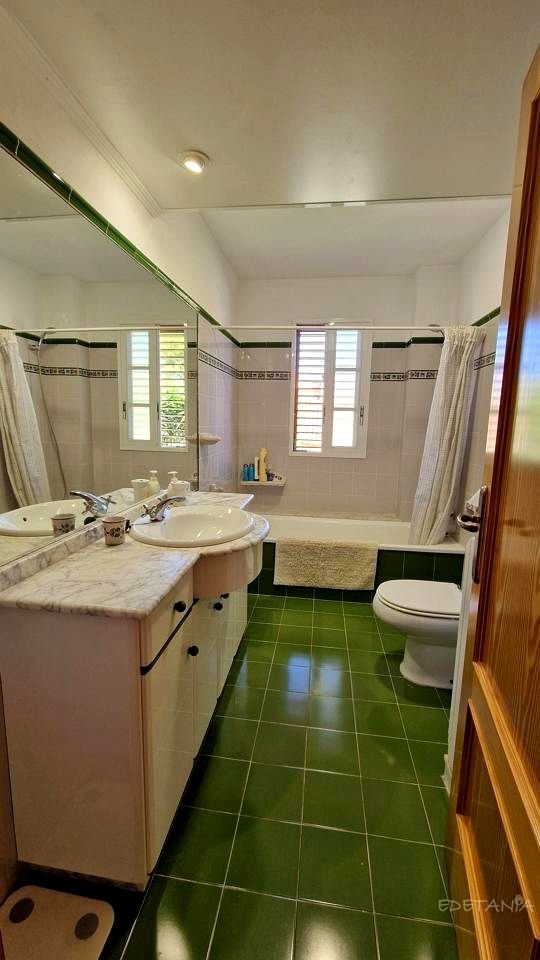 Casa de 208 m² en Nàquera / Náquera