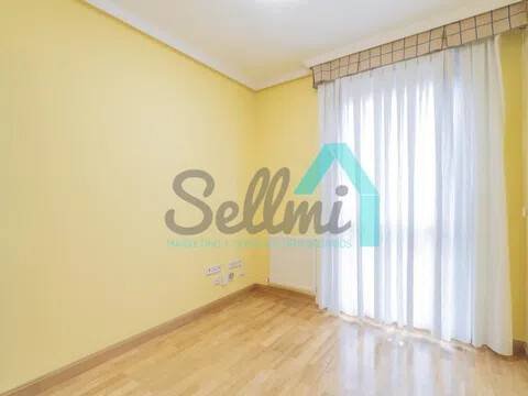 Pis de 83 m² a Oviedo