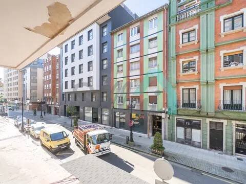Piso de 96 m² en Oviedo