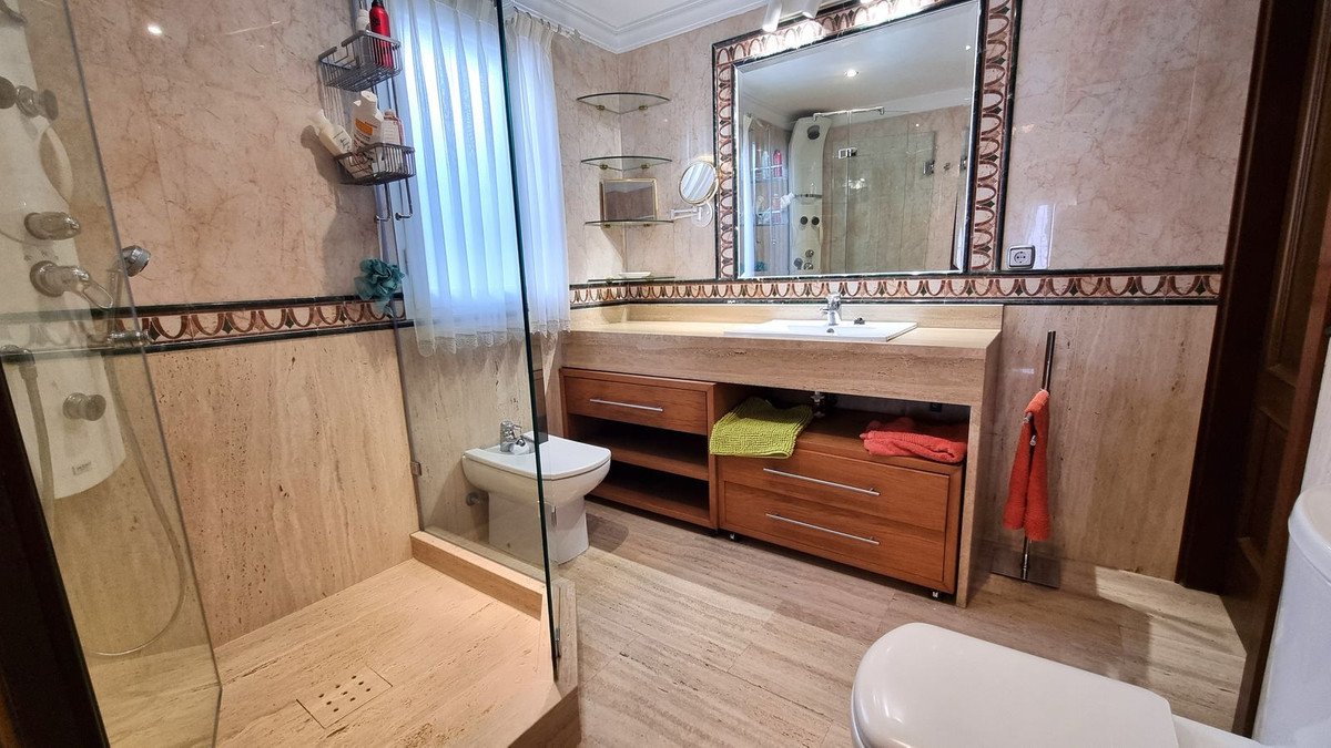 Casa de 593 m² en Luque