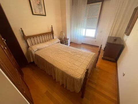 Casa de 100 m² en Oleiros