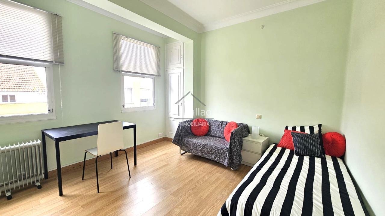 Zimmer 99 m², Ferrol
