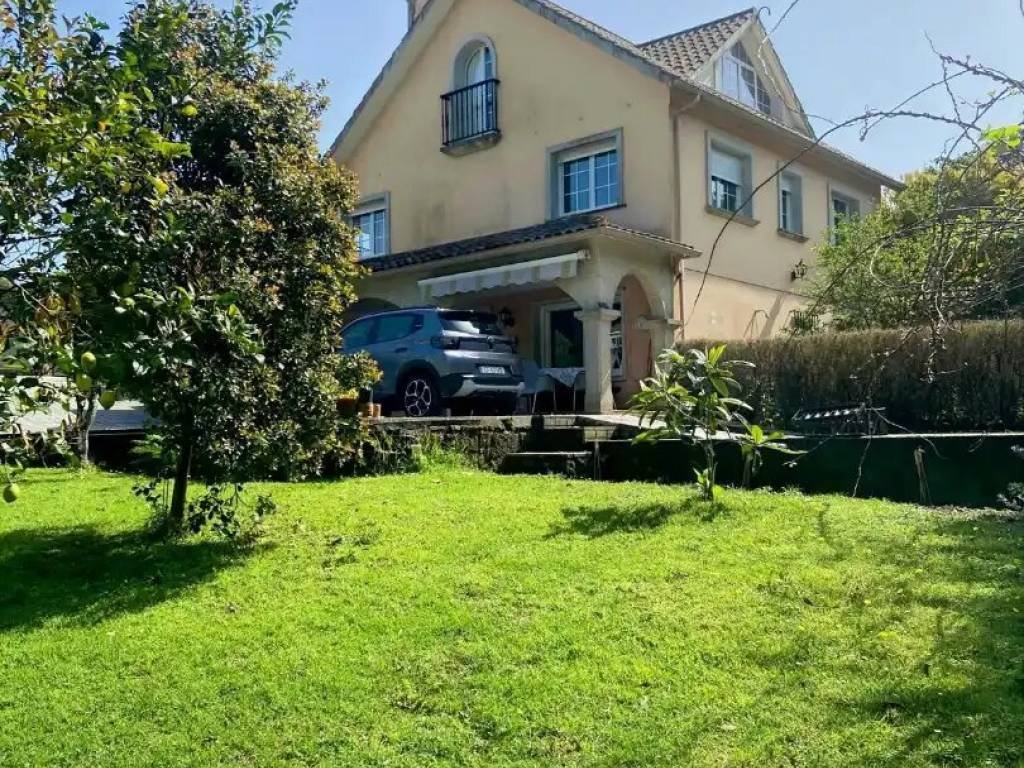 House 300 m² in Cangas de Morrazo