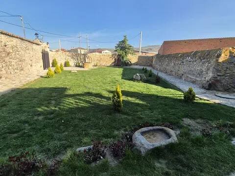 Casa de 140 m² en Gemuño