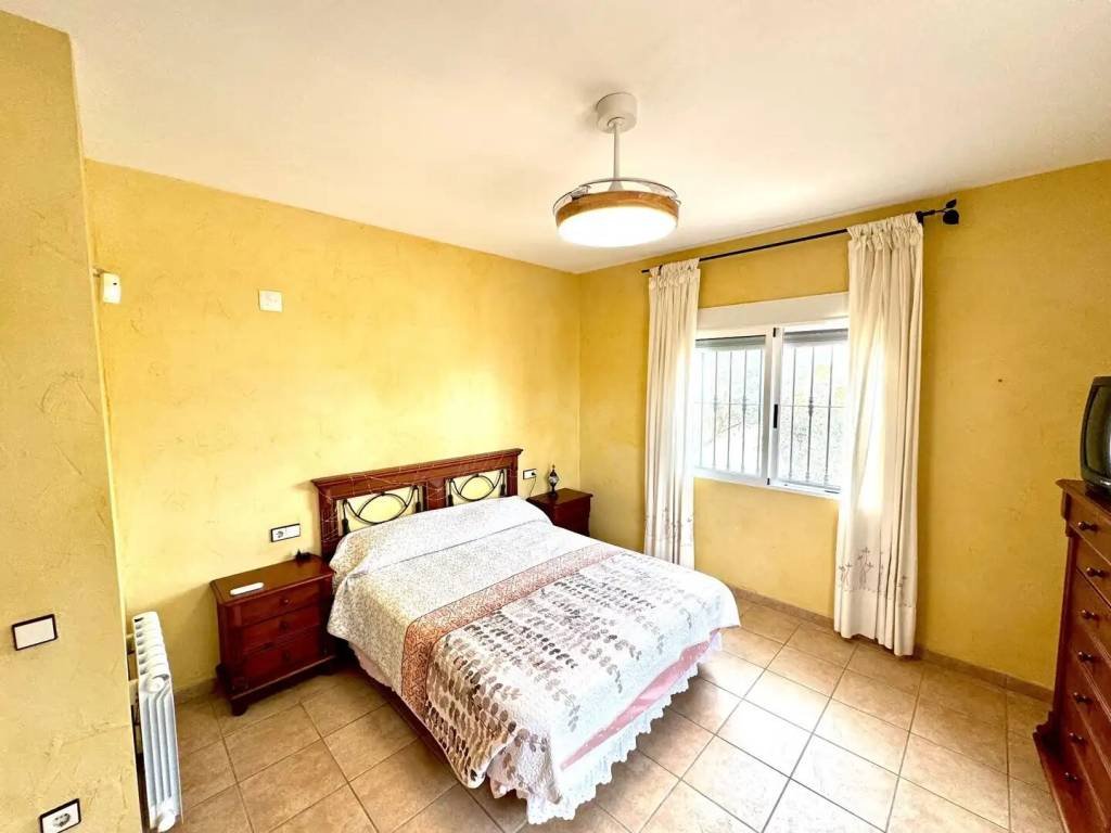 Casa de 150 m² en Jacarilla