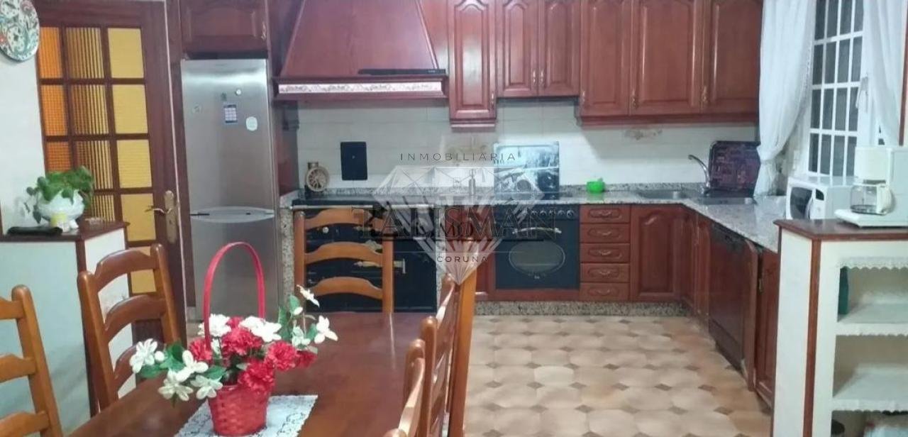 Casa de 300 m² a Vilagarcía de Arousa