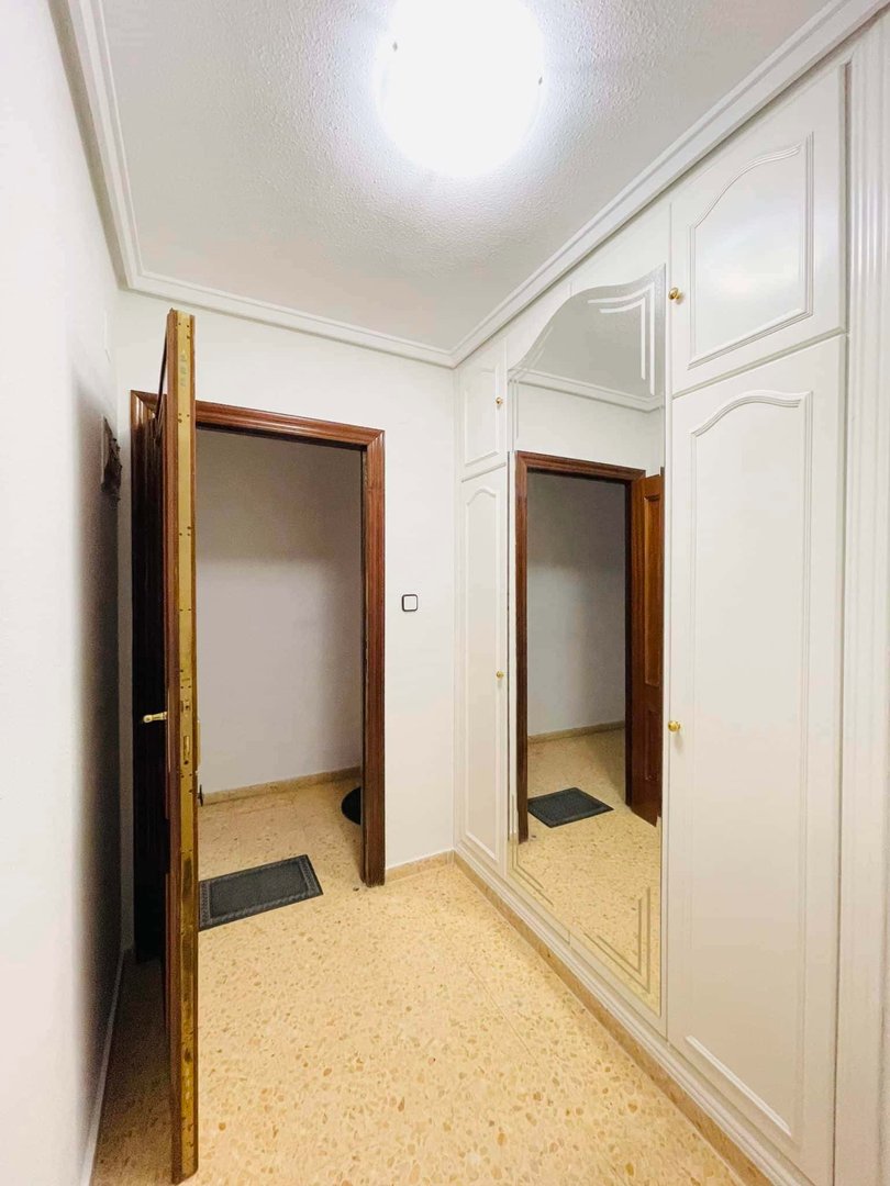 Chambre à louer, Valence