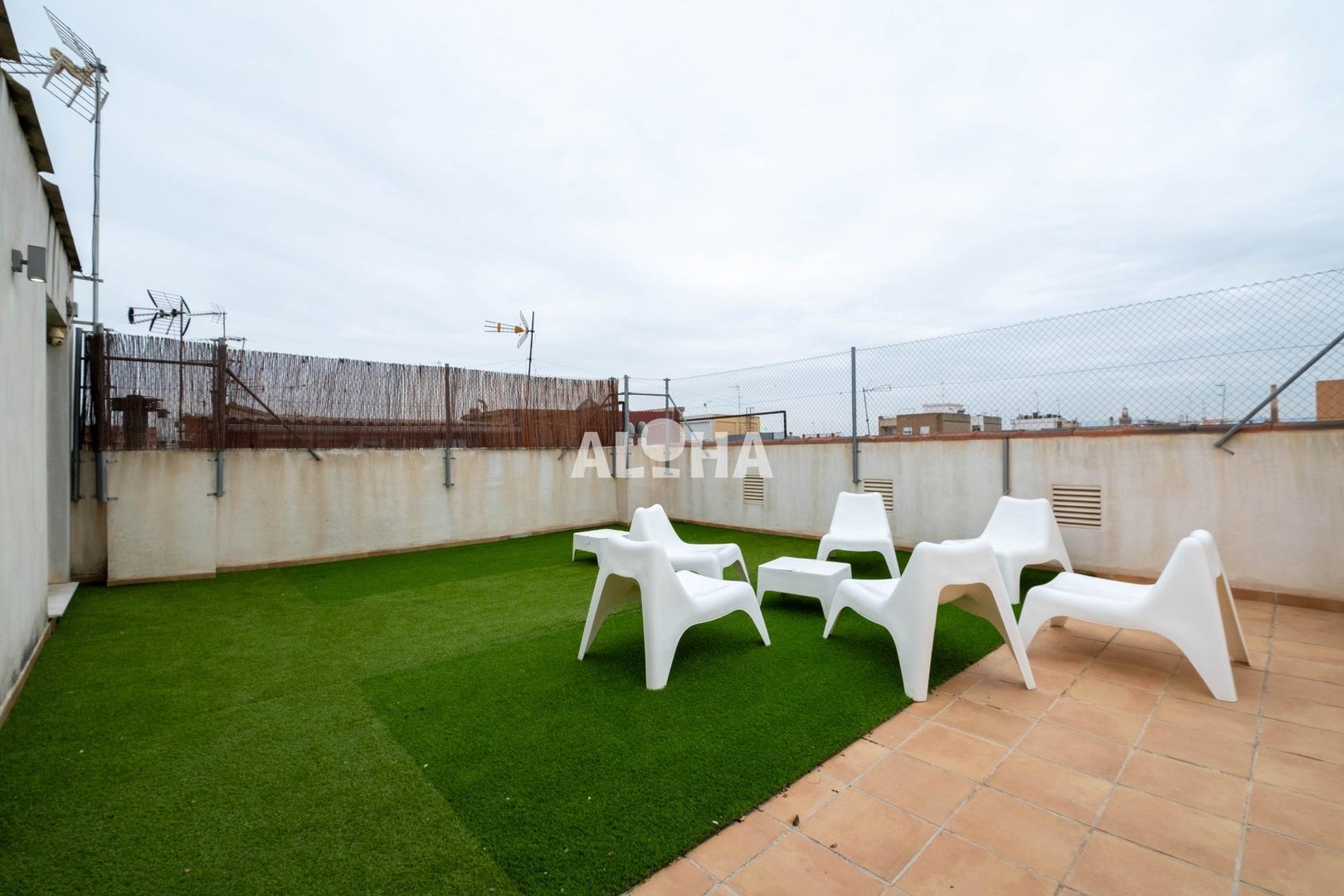 Pis de 1597 m² a Alfara del Patriarca