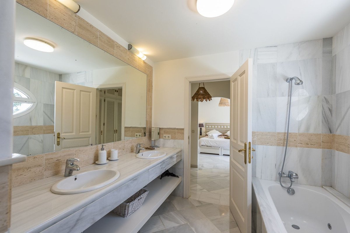 Casa de 319 m² en Estepona