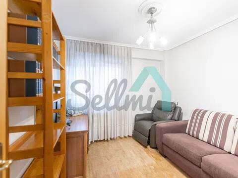 Piso de 80 m² en Oviedo
