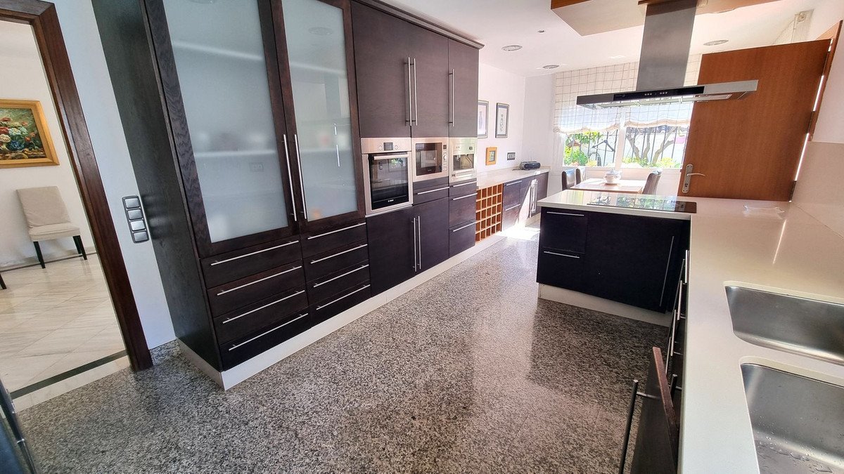 Casa de 593 m² en Luque
