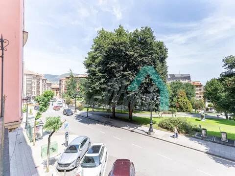 Piso de 104 m² en Oviedo