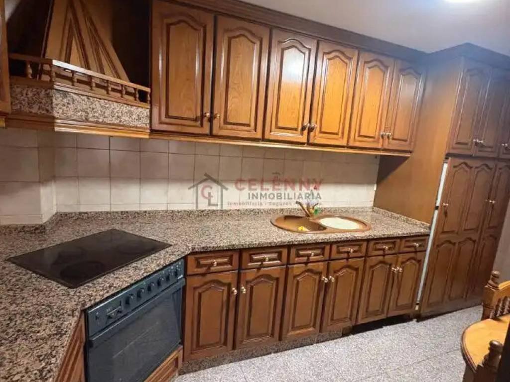 Piso de 90 m² en Ourense