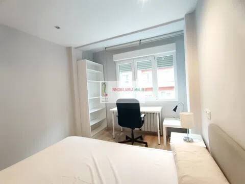 Pis de 80 m² a Oviedo
