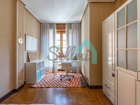 Piso de 146 m² en Oviedo