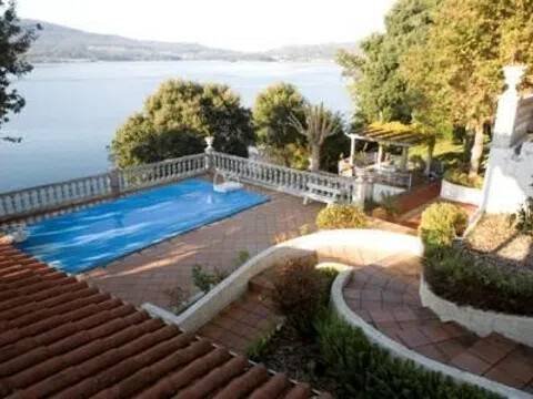Casa de 300 m² en Redondela