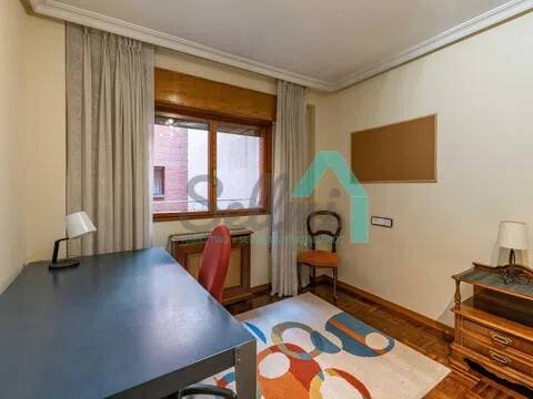 Piso de 131 m² en Oviedo