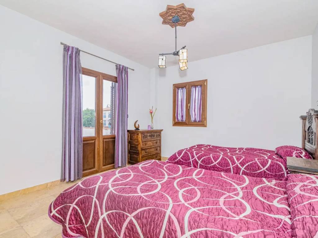 Casa de 350 m² en Las Gabias