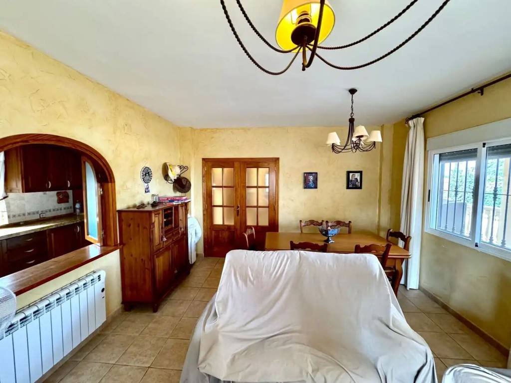 Casa de 150 m² en Jacarilla