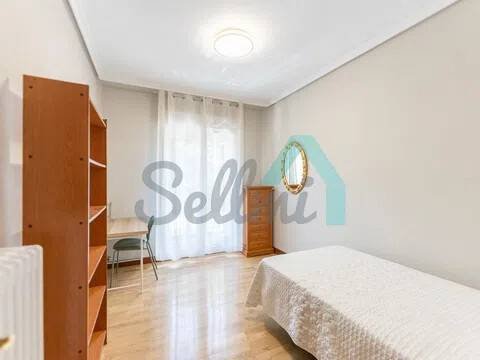 Piso de 104 m² en Oviedo