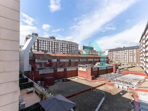 Piso de 112 m² en Oviedo