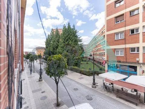 Piso de 78 m² en Oviedo