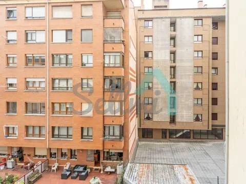 Piso de 81 m² en Oviedo