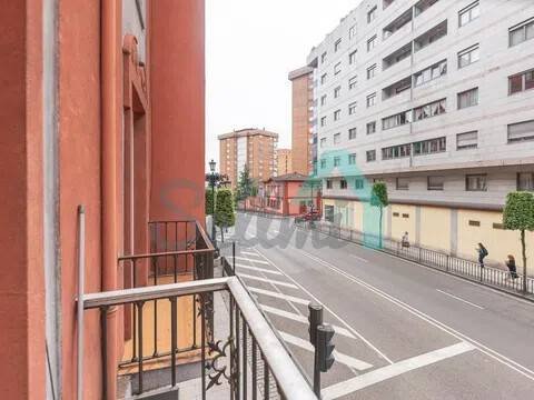 Piso de 130 m² en Oviedo