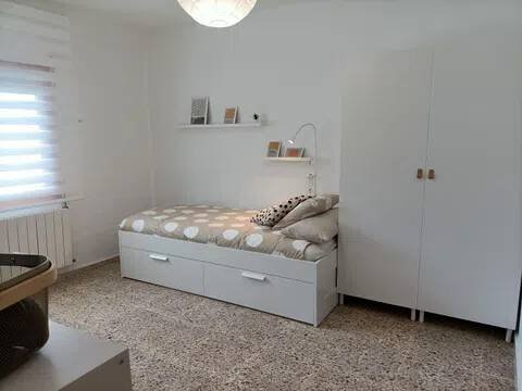 Habitación 240 m², La Almunia de Doña Godina