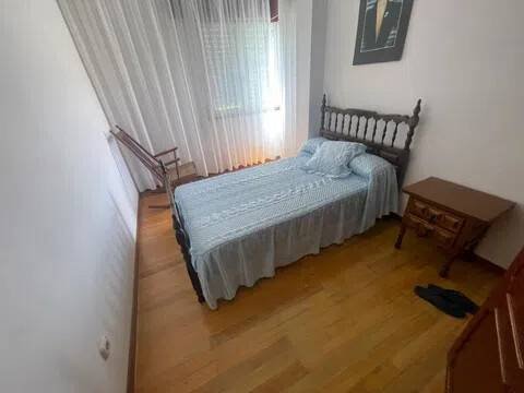 Casa de 100 m² en Oleiros