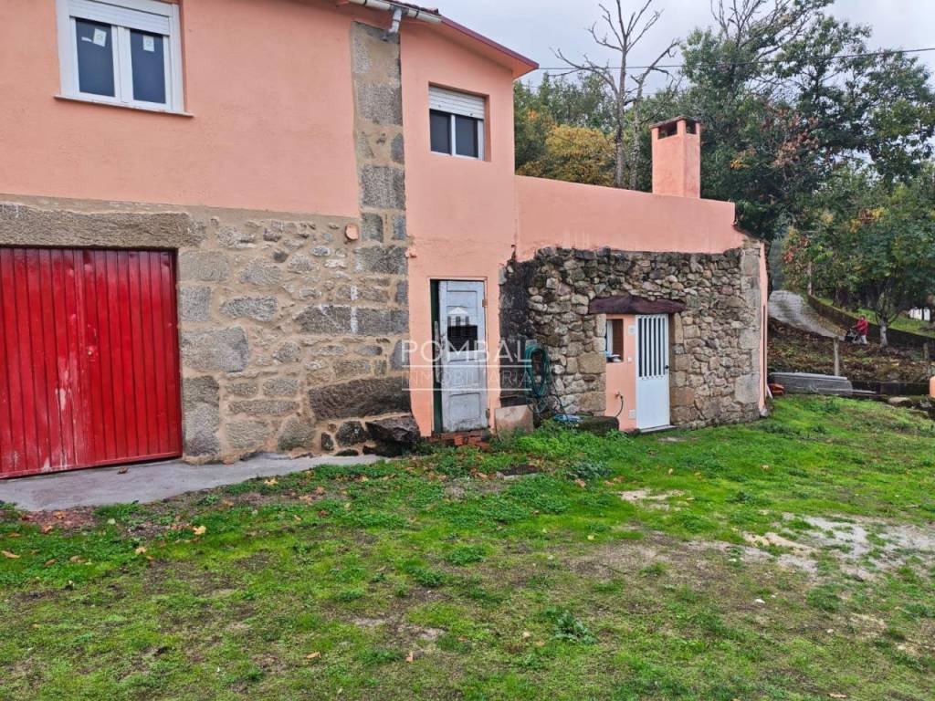 Casa de 97 m² en Parada de Sil