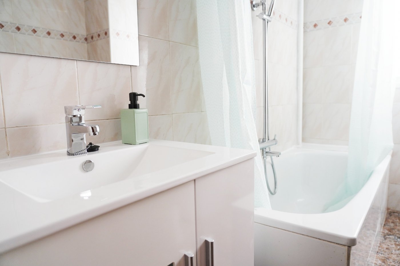 Zimmer 77 m², Valencia