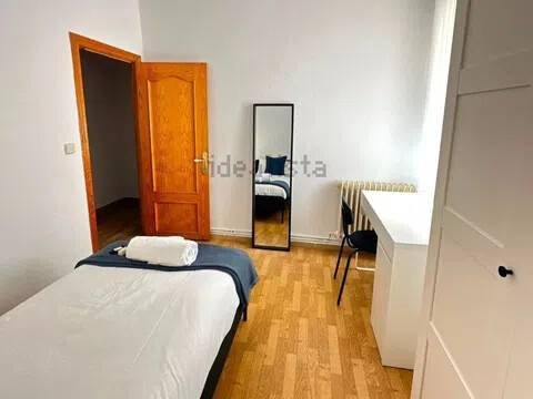 Chambre à louer, Ávila