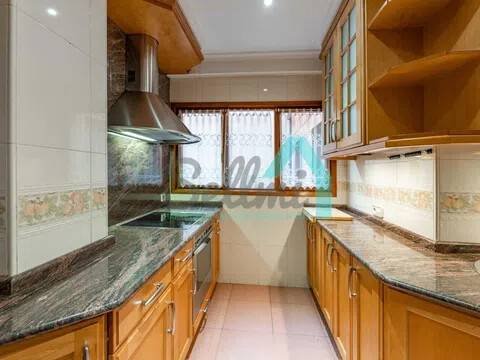Piso de 131 m² en Oviedo