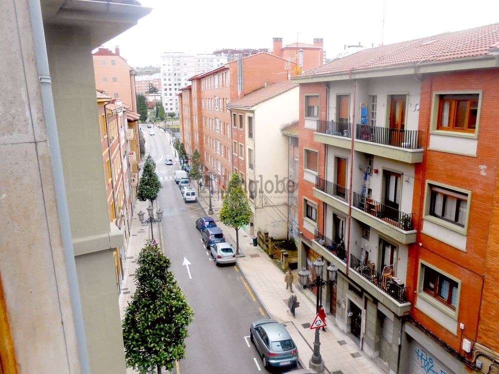 Piso de 90 m² en Oviedo