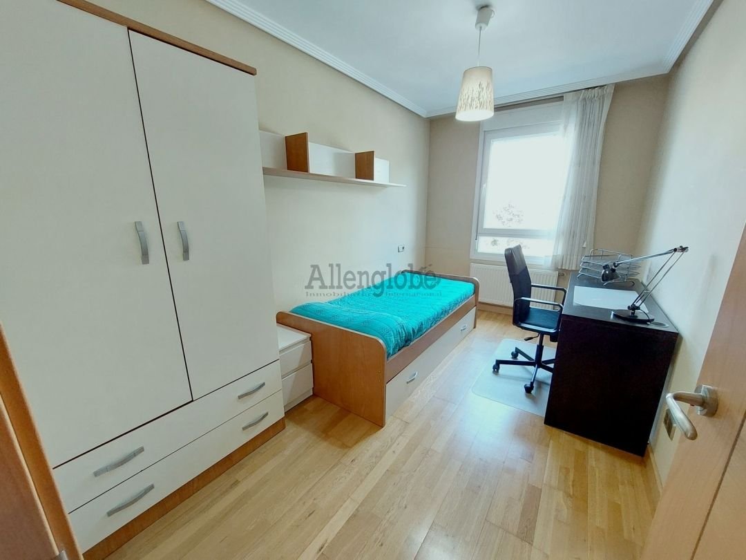 Piso de 58 m² en Oviedo