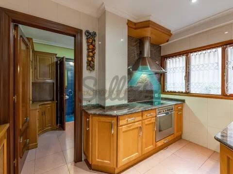 Piso de 131 m² en Oviedo