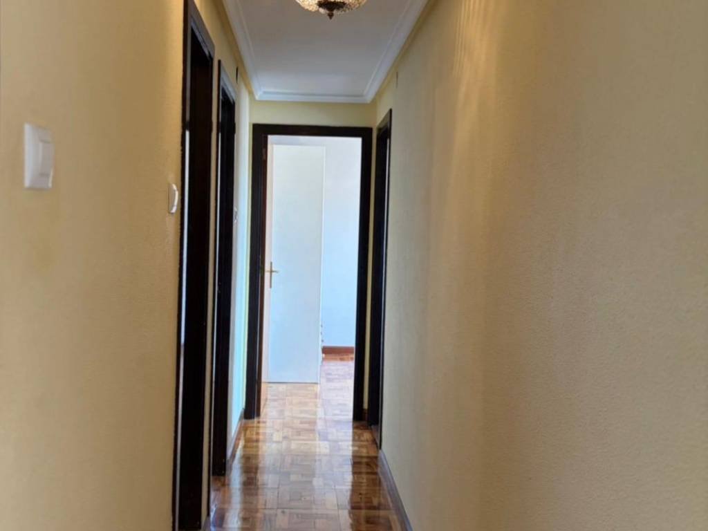 Pis de 75 m² a Oviedo
