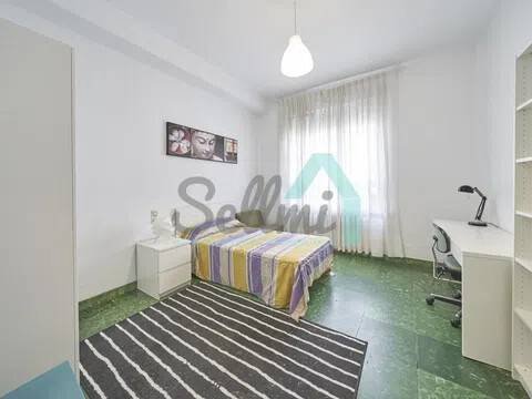 Piso de 146 m² en Oviedo