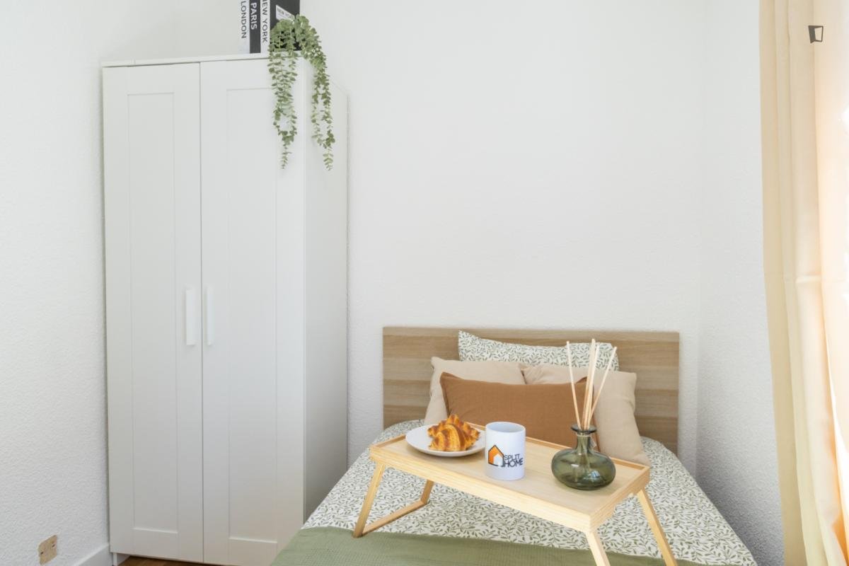 Habitació de lloguer, Parla
