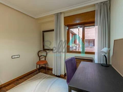 Piso de 131 m² en Oviedo