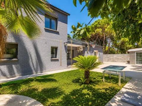 Casa de 350 m² en Castelldefels