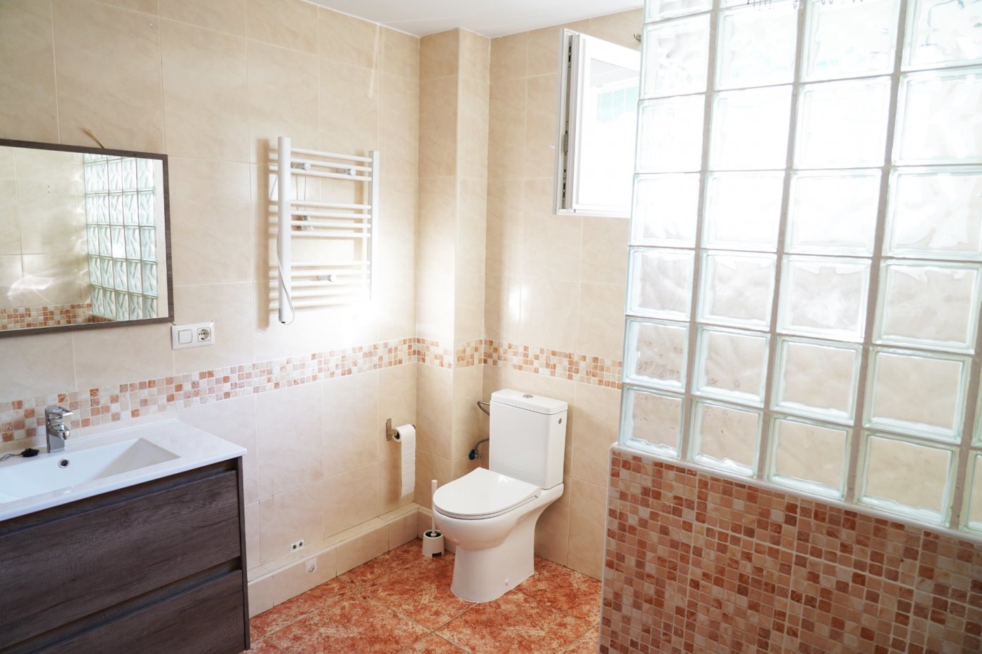 Zimmer 89 m², Valencia