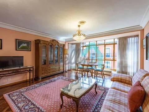 Piso de 131 m² en Oviedo