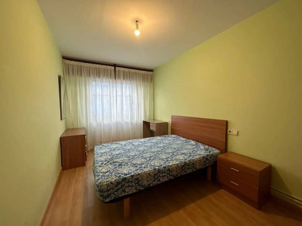 Piso de 90 m² en Santiago de Compostela