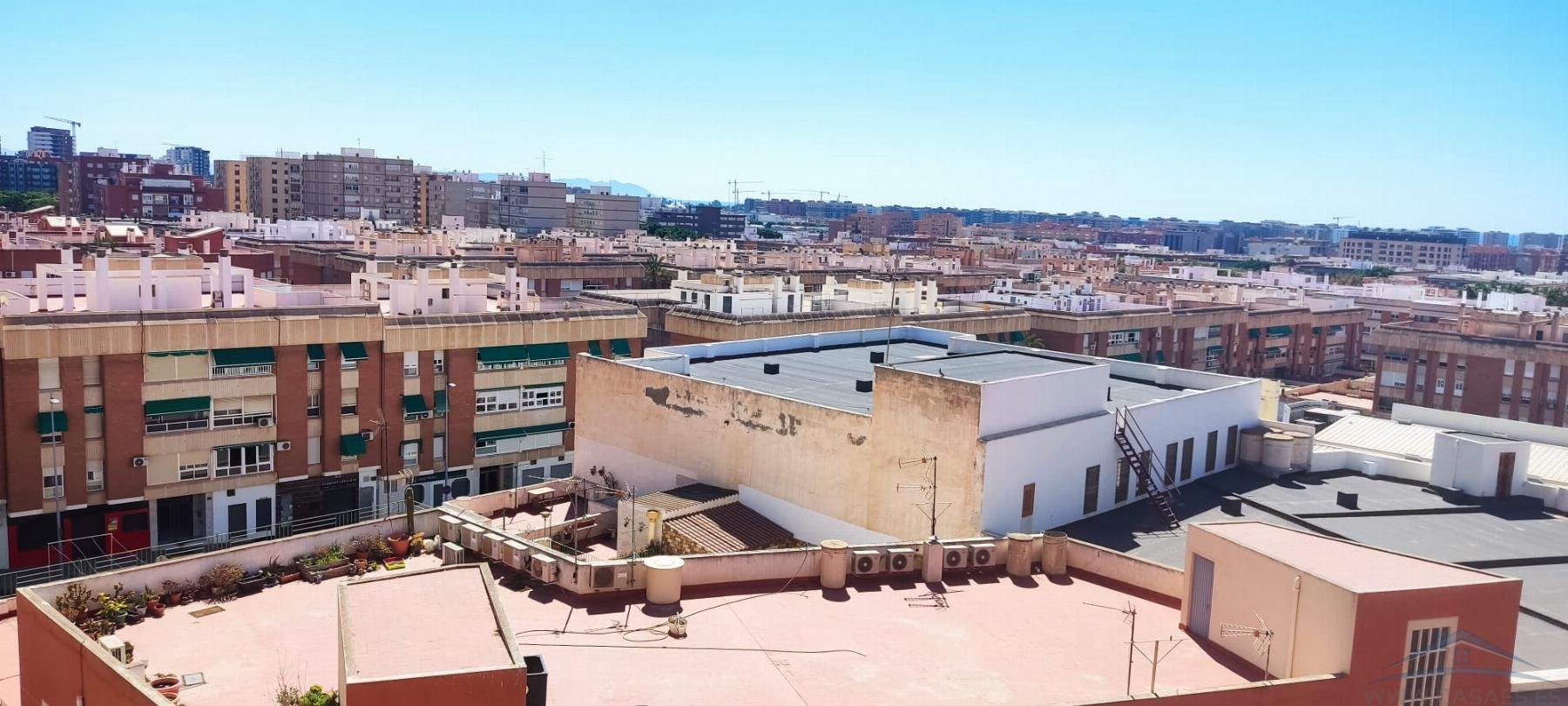 Piso de 90 m² en Almería