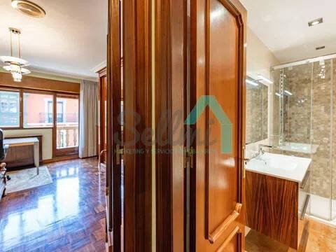 Piso de 131 m² en Oviedo