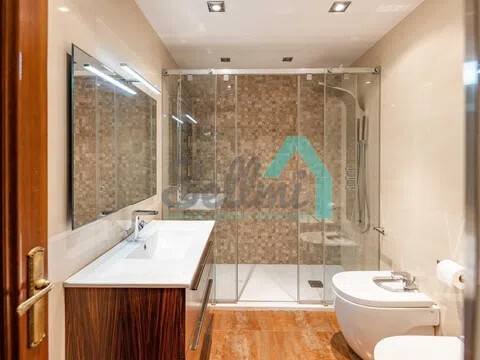 Piso de 131 m² en Oviedo