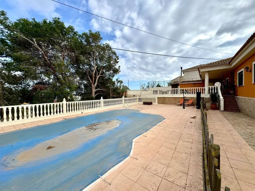 Casa de 150 m² en Jacarilla