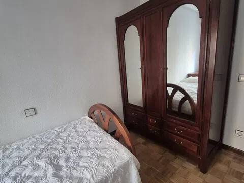Room 100 m², Ávila